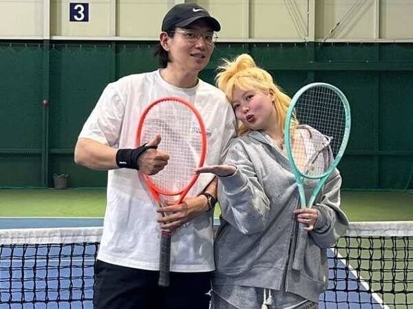 泫雅近況曝光！和老公龍俊亨打網球臉型變化掀討論，本人親自回應了！