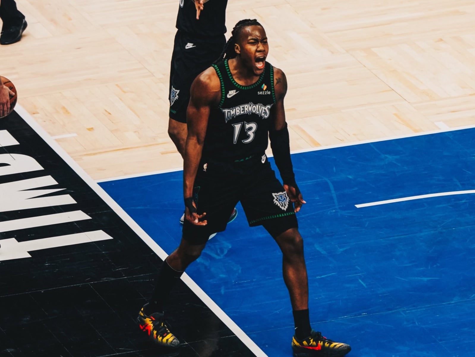 NBA／Ayo Dosunmu 狂轟 43 分徹底打爆金塊！灰狼 3：1 率先聽牌！