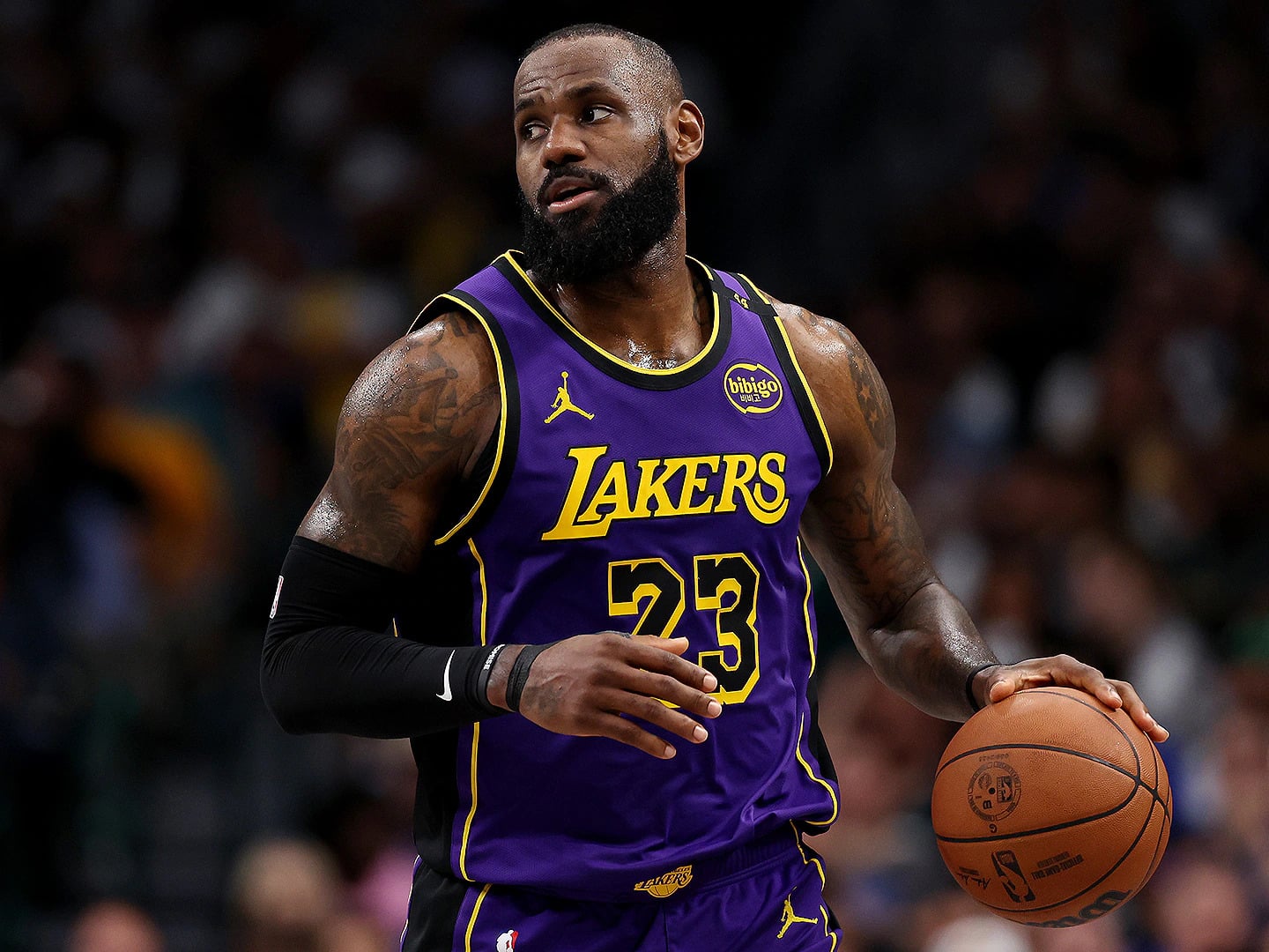 詹皇 LeBron James 11年前被酸「體能球打不久」！本人霸氣回嗆：「等我 50 歲你會崩潰！」