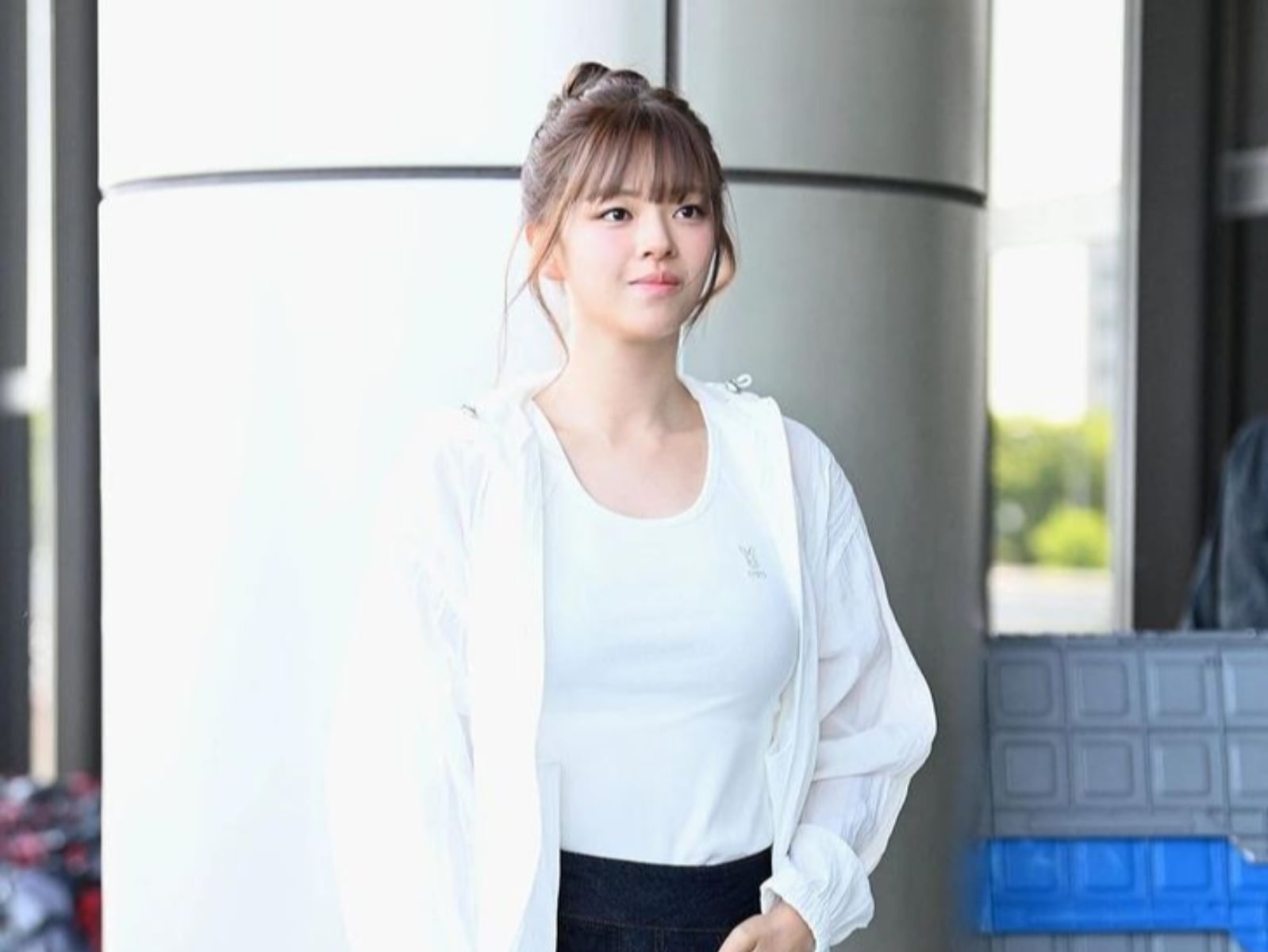 TWICE 定延暴肥 10 公斤後瘦回巔峰！機場「竹竿腿」驚艷全場，親姊升妍留言笑翻網友！