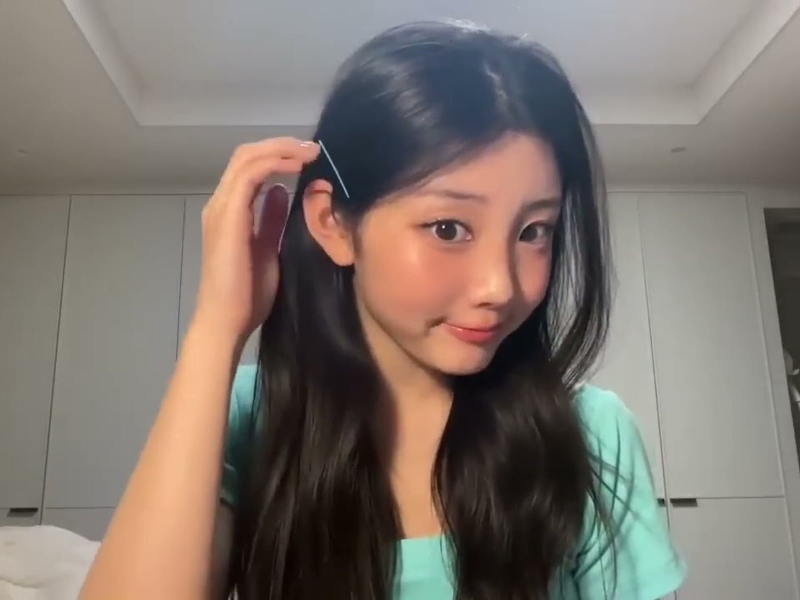 ILLIT 沅禧 Wonhee 直播臉變小 V 臉！一句「我消掉了」直播片段破 410 萬次觀看！