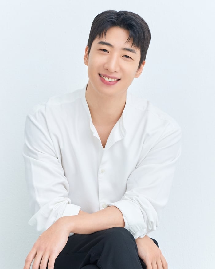 IU 外公過世淚謝《21 世紀大君夫人》2 位演員！柳秀彬、李妍靈堂送暖細節曝光：「真的給了我力量！」