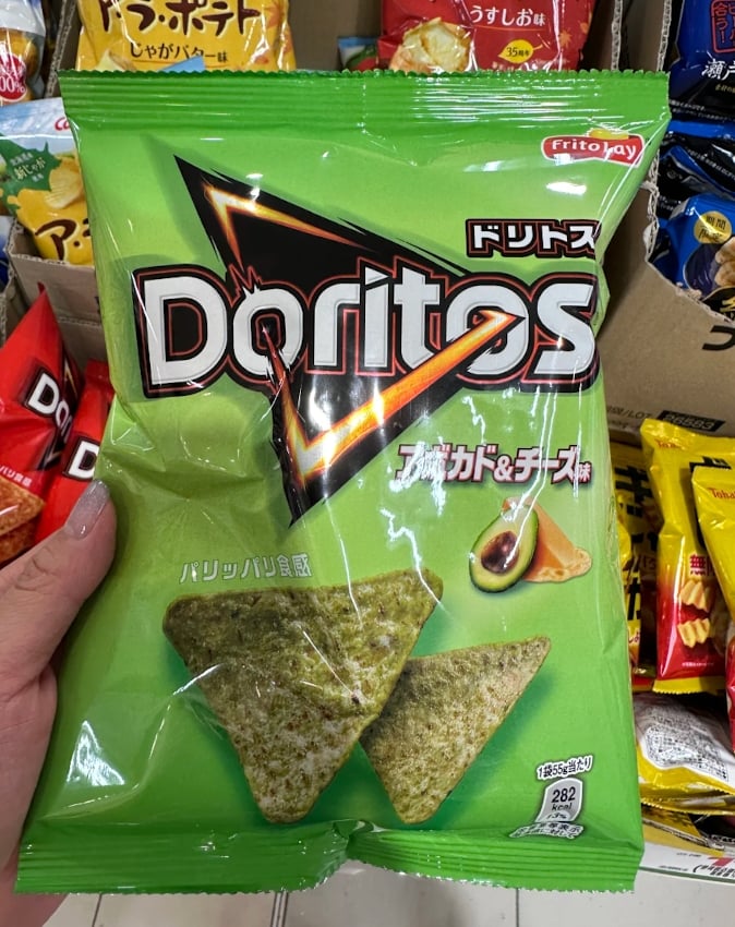 萊爾富驚現「酪梨起司」多力多滋！網友：「台灣終於買得到了！」