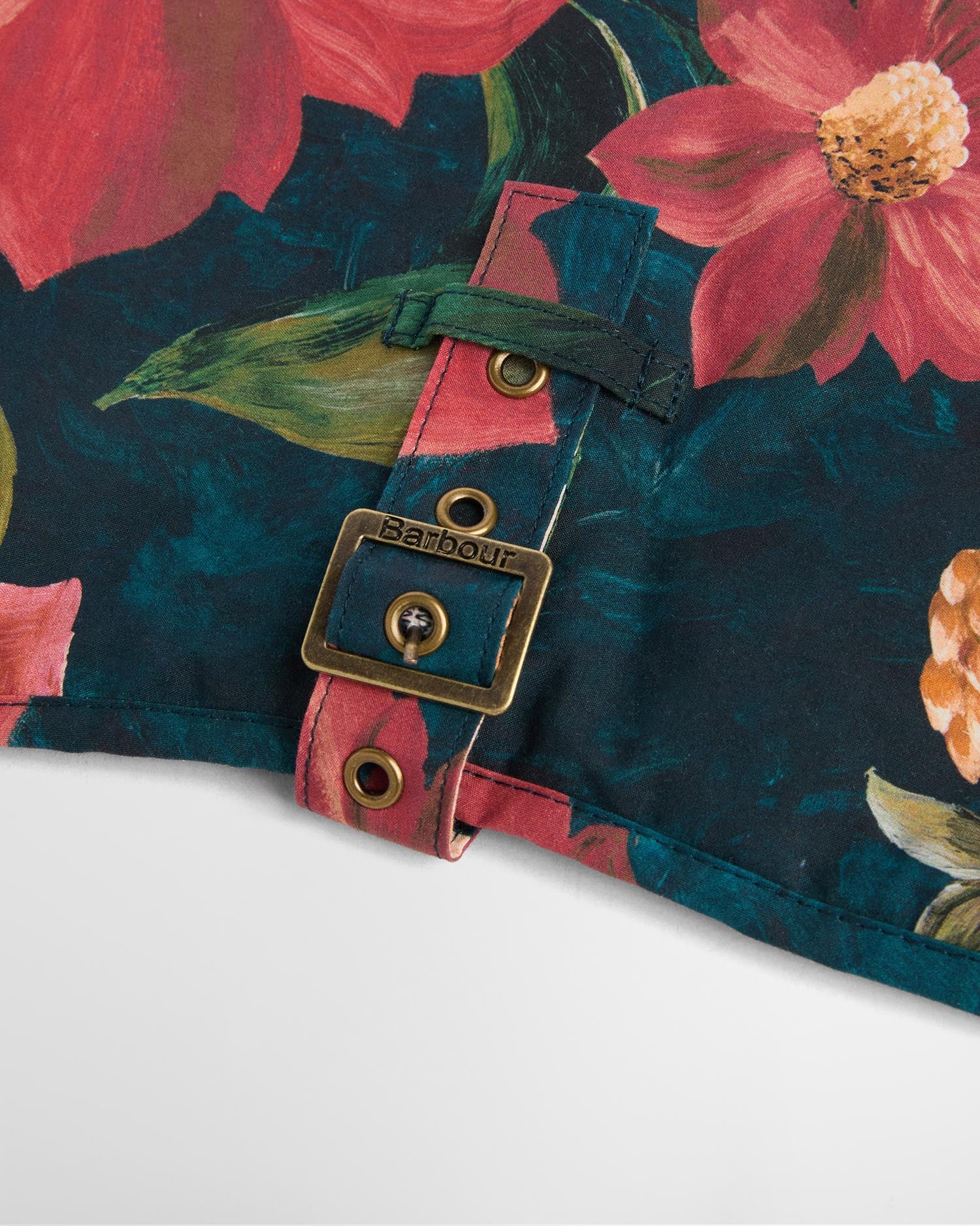 Barbour × FARM Rio 聯名回歸！英倫花卉 × 巴西熱帶風情碰撞，5 款必收單品售價曝光！