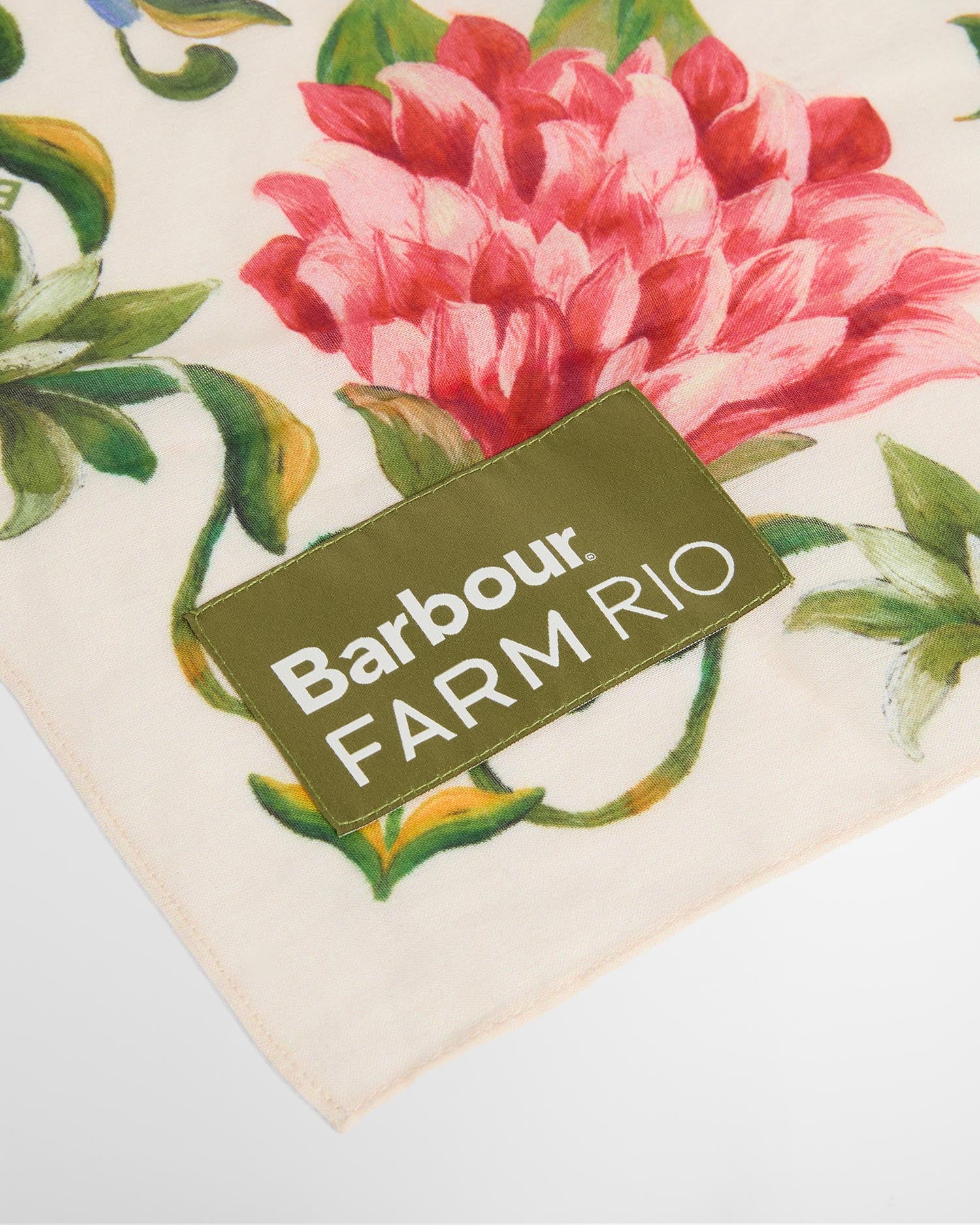 Barbour × FARM Rio 聯名回歸！英倫花卉 × 巴西熱帶風情碰撞，5 款必收單品售價曝光！