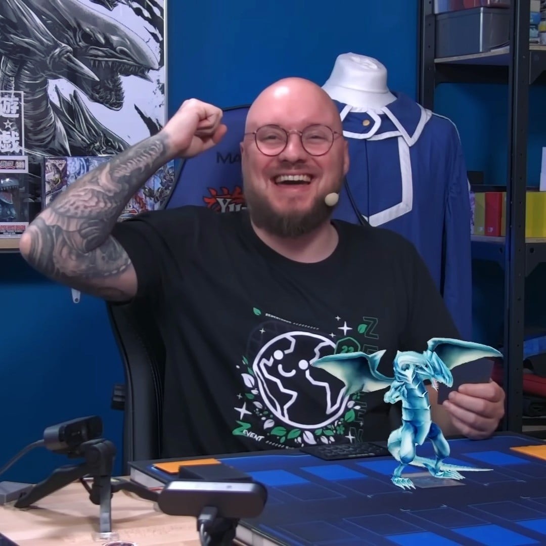 《遊戲王》動畫場面成真！法國實況主自製 3D 決鬥系統，怪獸從實體卡片中真的「召喚」出來