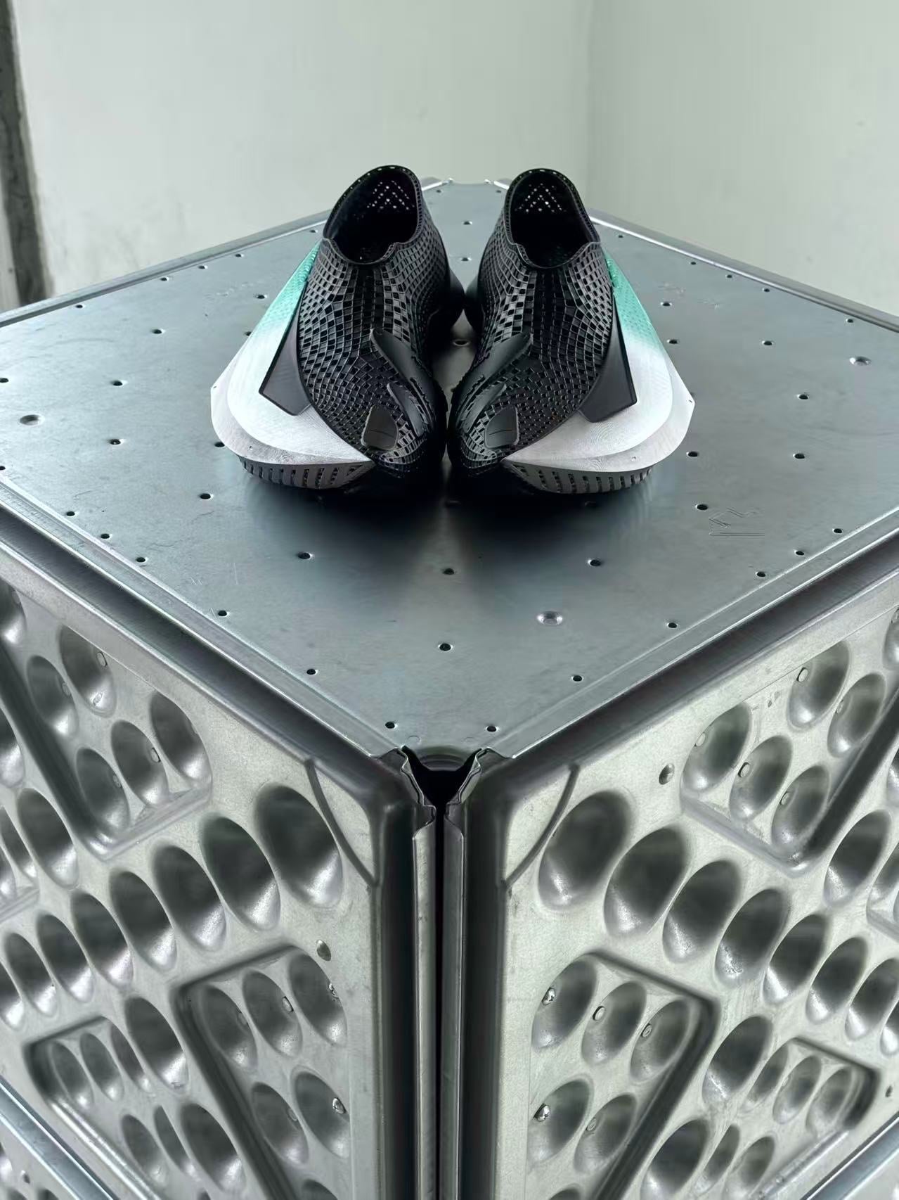 全球首賣在台灣！Errolson Hugh 親自來台展示 ACRONYM x ALIVEFORM 聯名 3D 列印鞋款！