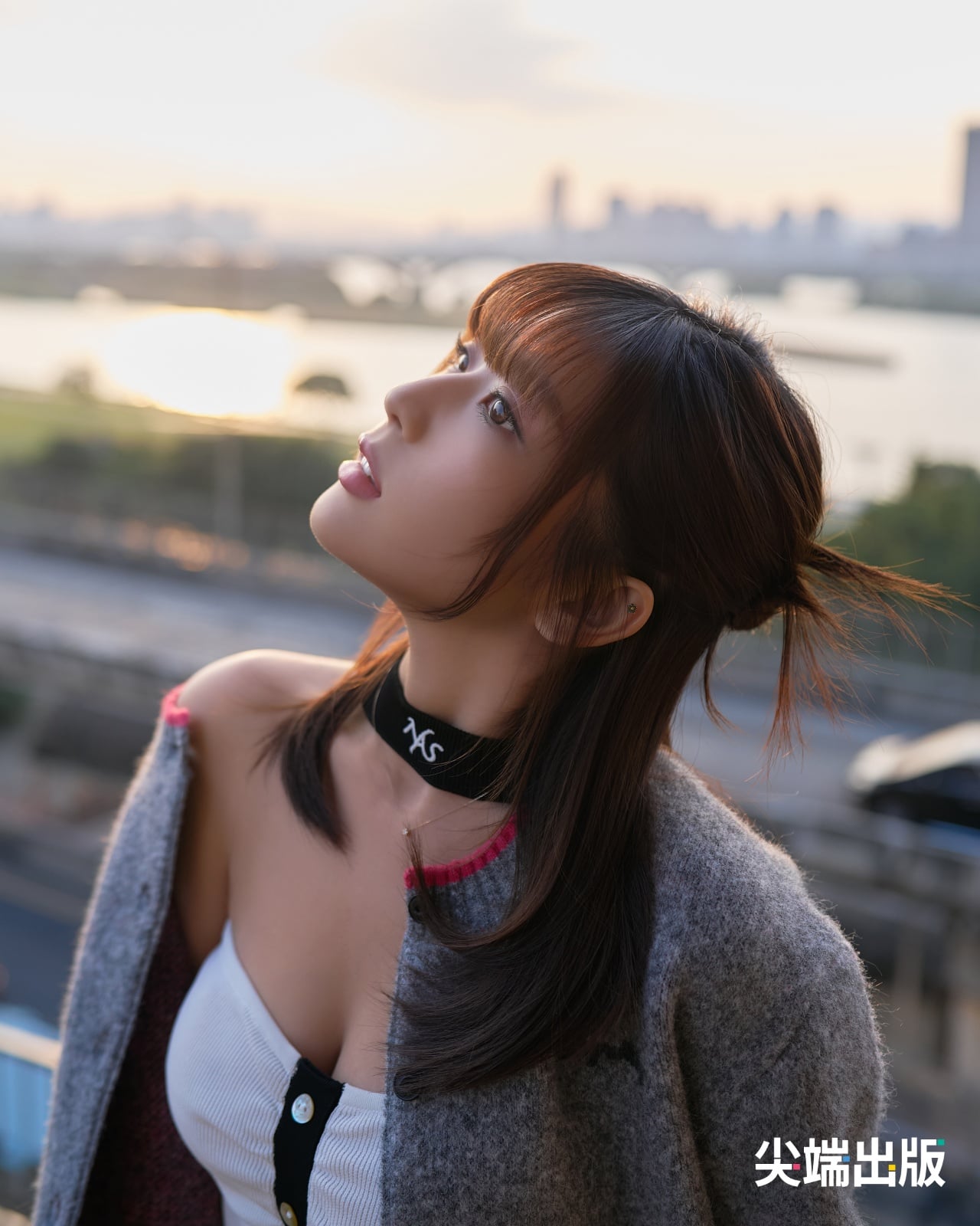 「南台灣最頂啦啦隊女神」瑟七首本寫真《微澀・微瑟》開賣！背部全裸突破尺度，限定特裝版預購再抽親簽拍立得！【野生抓正妹】