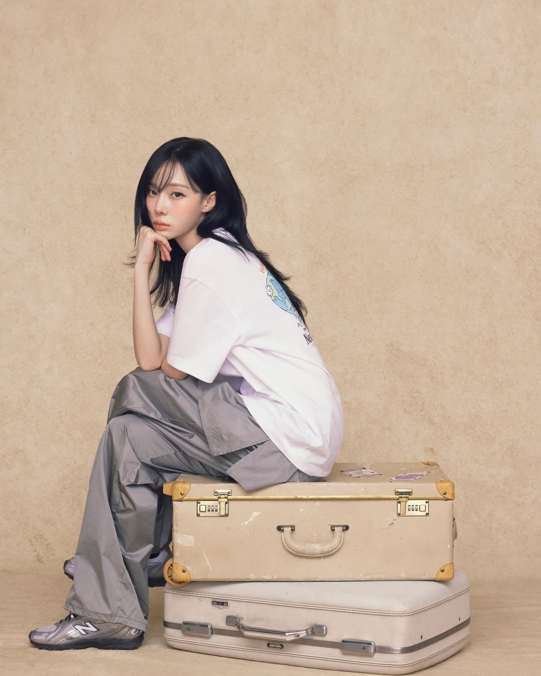 aespa Winter 化身「寵物幼稚園老師」與狗狗互動！網友被萌翻「根本小狗帶小狗！」