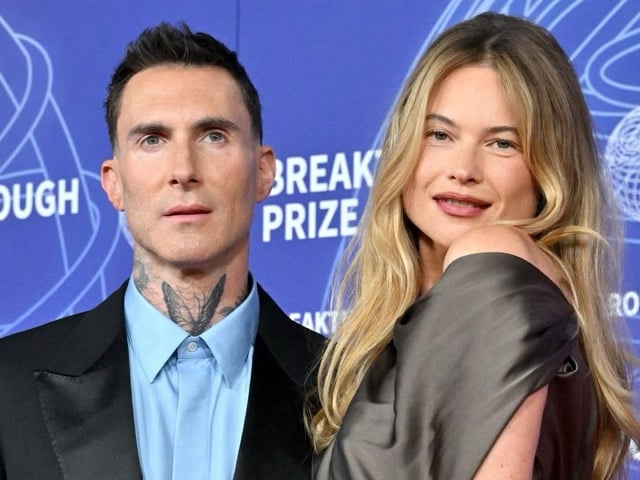 魔力紅主唱亞當李維 Adam Levine 剃鬍全新造型曝光！粉絲驚呼：「完全認不出來！」