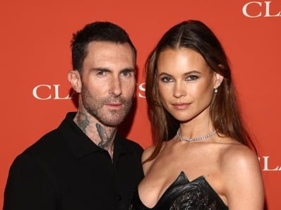 魔力紅主唱亞當李維 Adam Levine 剃鬍全新造型曝光！粉絲驚呼：「完全認不出來！」