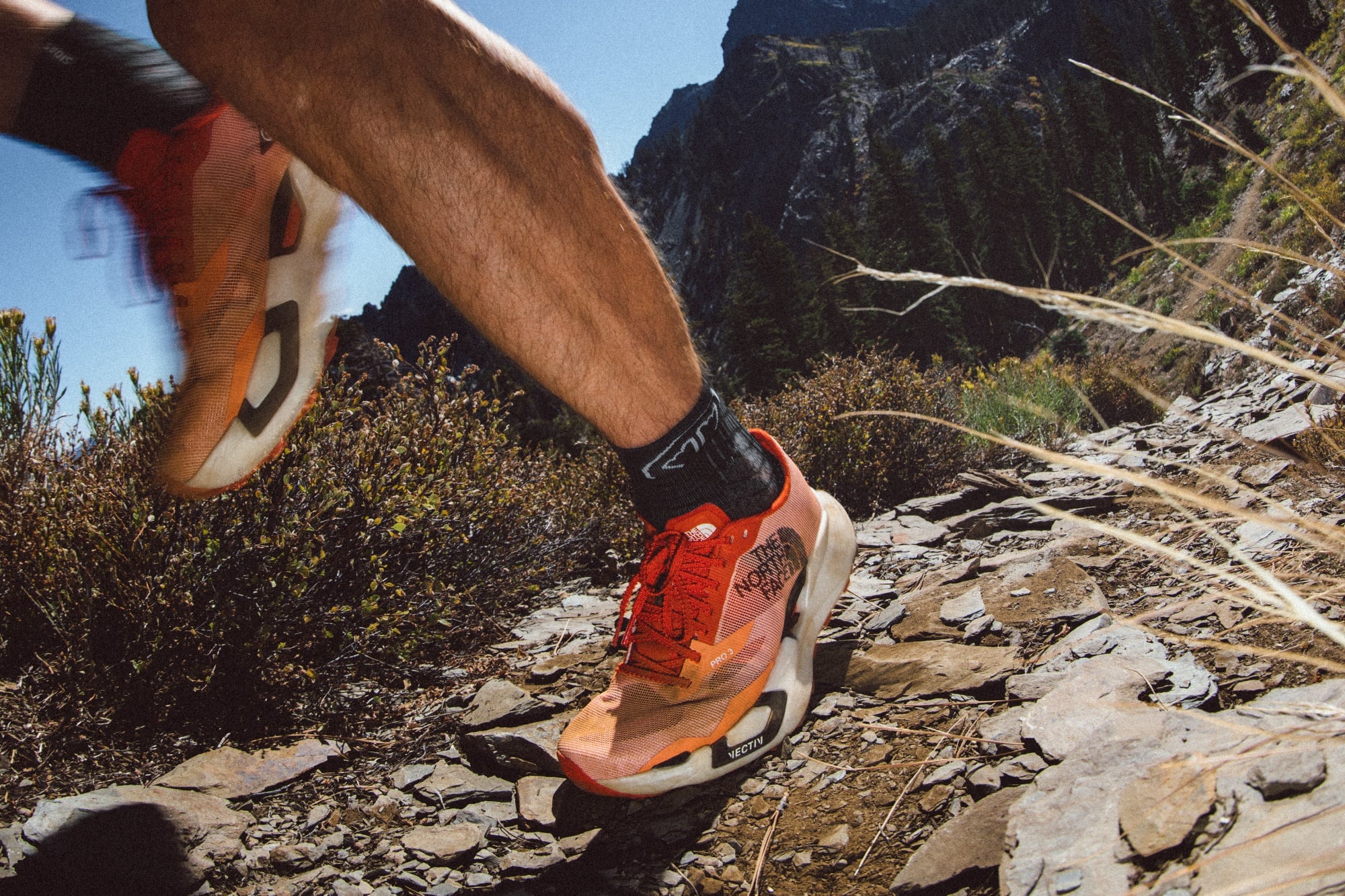 The North Face VECTIV™系列抓地越野跑鞋強勢亮相，征服長距離越野，世界越跑越大！