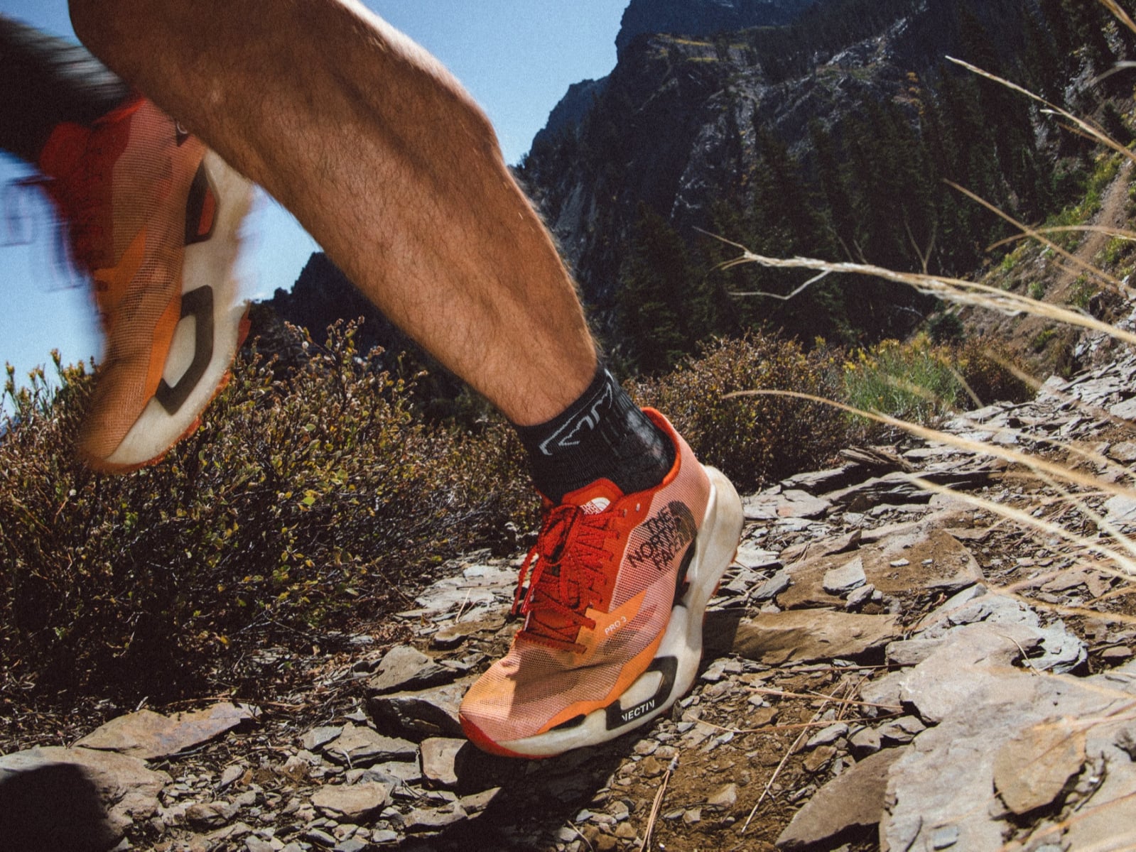 The North Face VECTIV™系列抓地越野跑鞋強勢亮相，征服長距離越野，世界越跑越大！