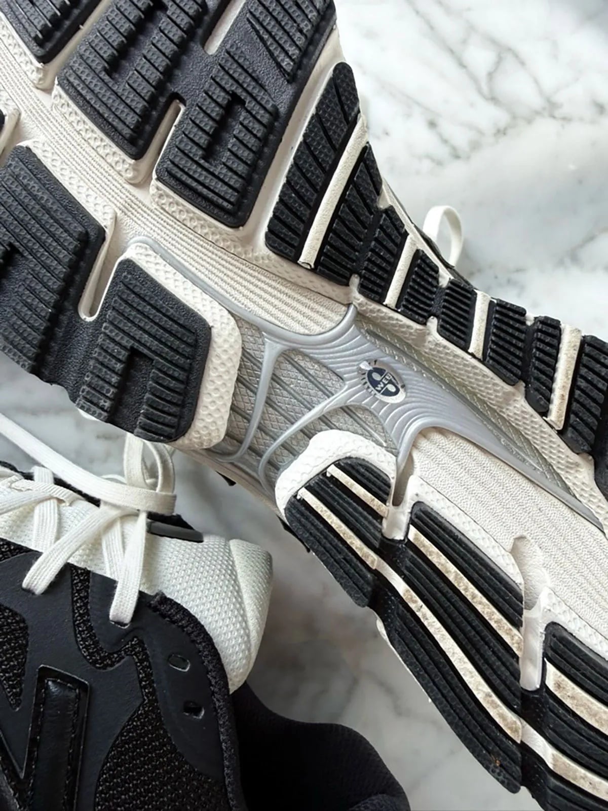 JJJJound × New Balance 1890 聯名曝光！注入「晚禮服」黑白元素、極簡質感滿分！