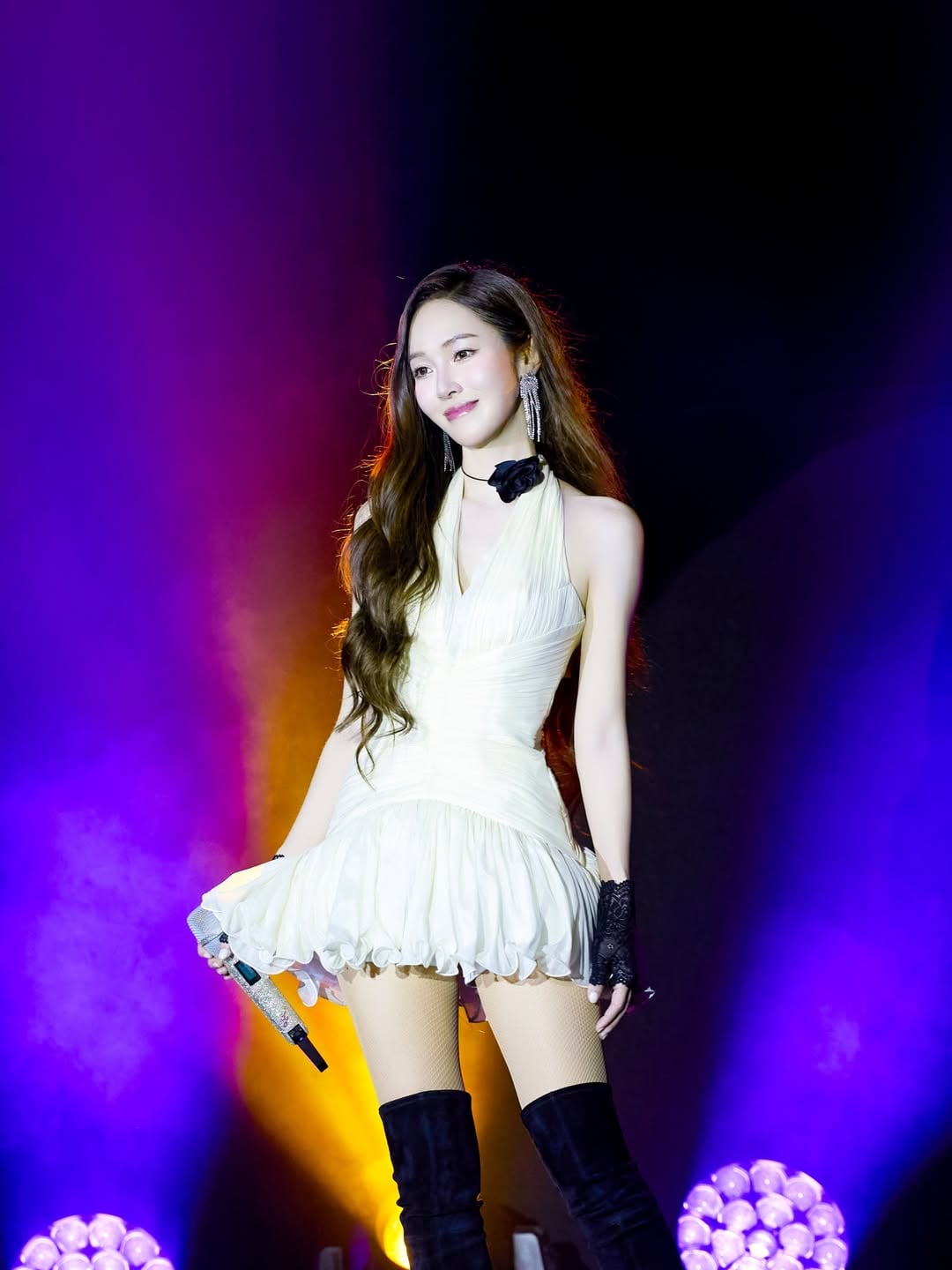 Jessica 演唱會唱少女時代歌曲當場落淚！網友猜測：「是後悔退團嗎？」