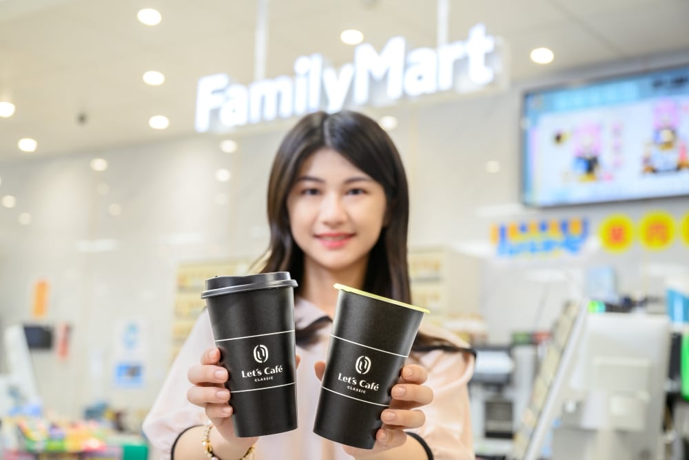 全家便利商店勞動節優惠總整理：咖啡、霜淇淋、甘蔗青茶⋯還送小燈箱！