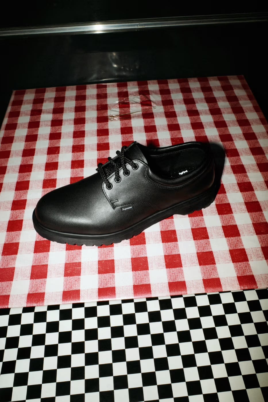 Supreme × Dr. Martens「Postal Supreme」發售情報公開！4 孔皮鞋配置、蛇紋配色帥翻！