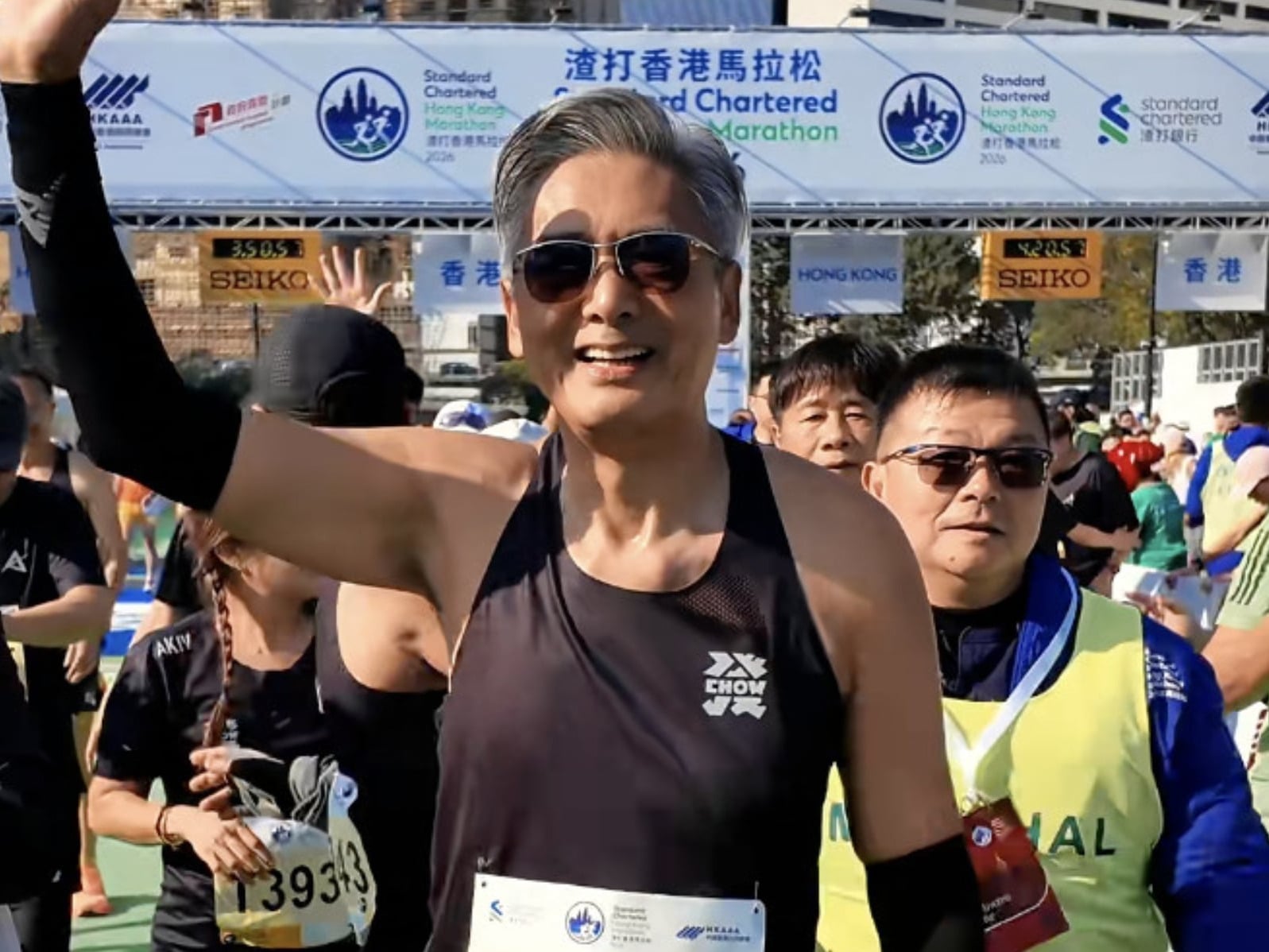 周潤發 70 歲跑步被直擊！雙頰凹陷瘦到脫相⋯粉絲心疼喊：太瘦了！