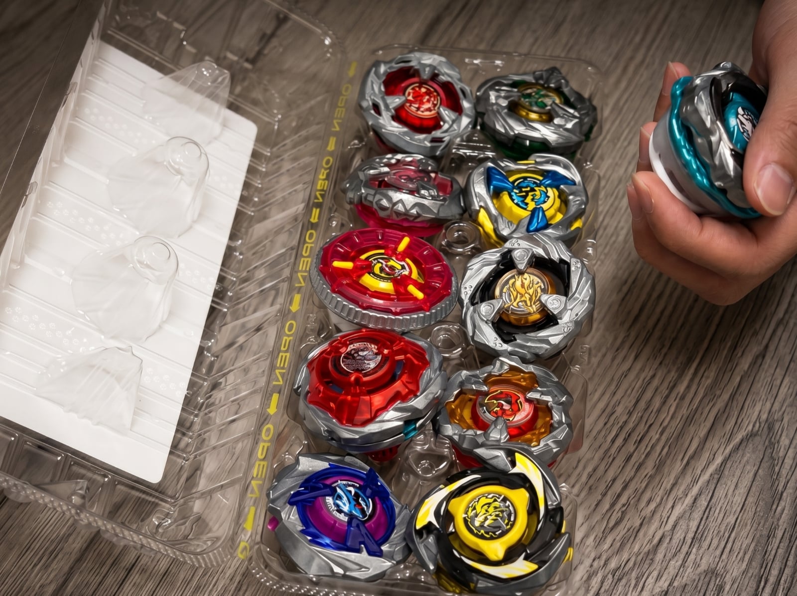 戰鬥陀螺怎麼收納？女網友曝光男友「這招」整理術，網笑翻：「生活智慧王！」