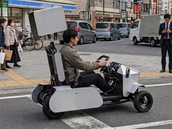 日本折疊電動車 Jo-Car 發表！售價、縮成 29 吋行李箱大小一次看！