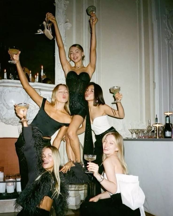 每 22 天必來一次 Girls' Night！研究曝光 78% 女性靠「姊妹聚會」心理排毒，比約男友還療癒！