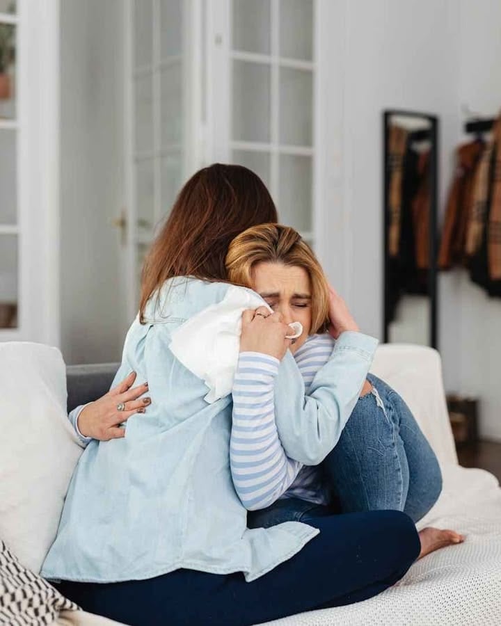 每 22 天必來一次 Girls' Night！研究曝光 78% 女性靠「姊妹聚會」心理排毒，比約男友還療癒！