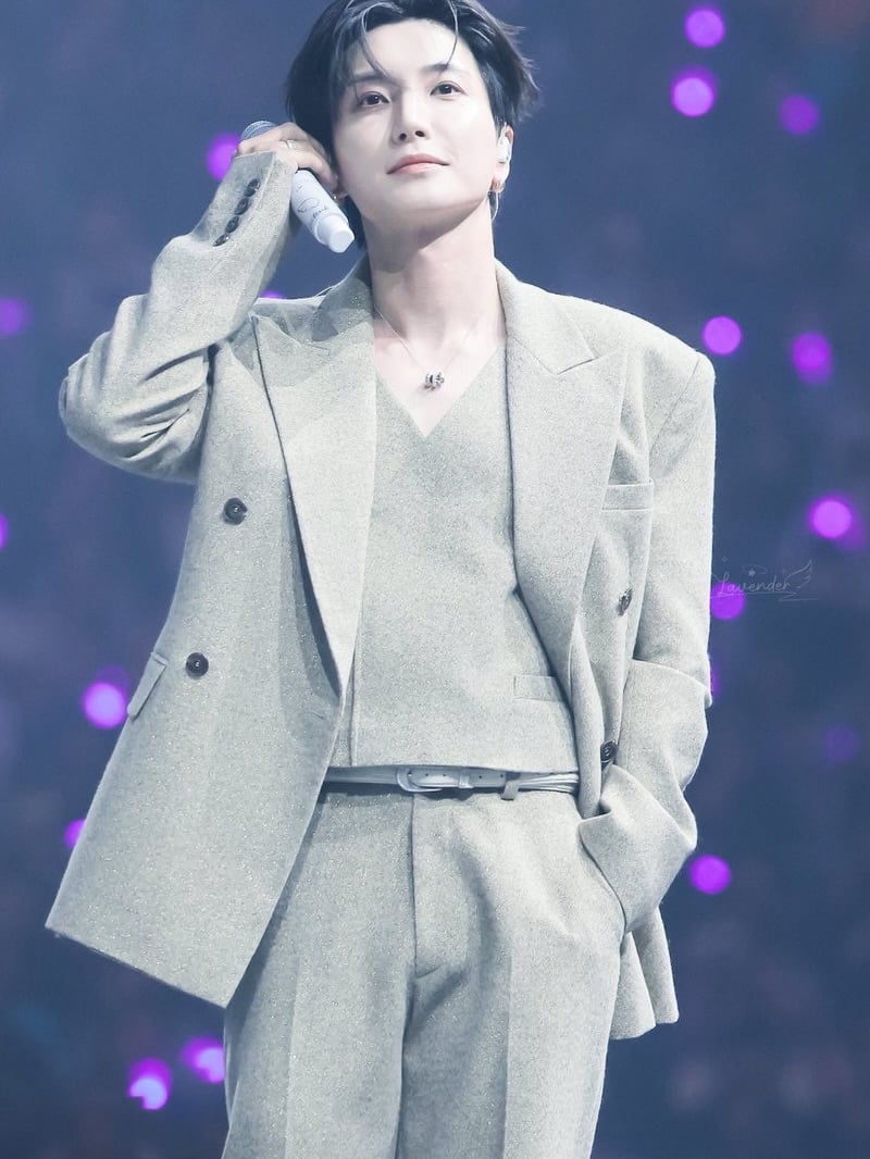 「灶咖男團」Super Junior 回歸！從 2005 年青澀少年到現在「老少年」，粉絲淚喊：寶藍海永遠閃耀！