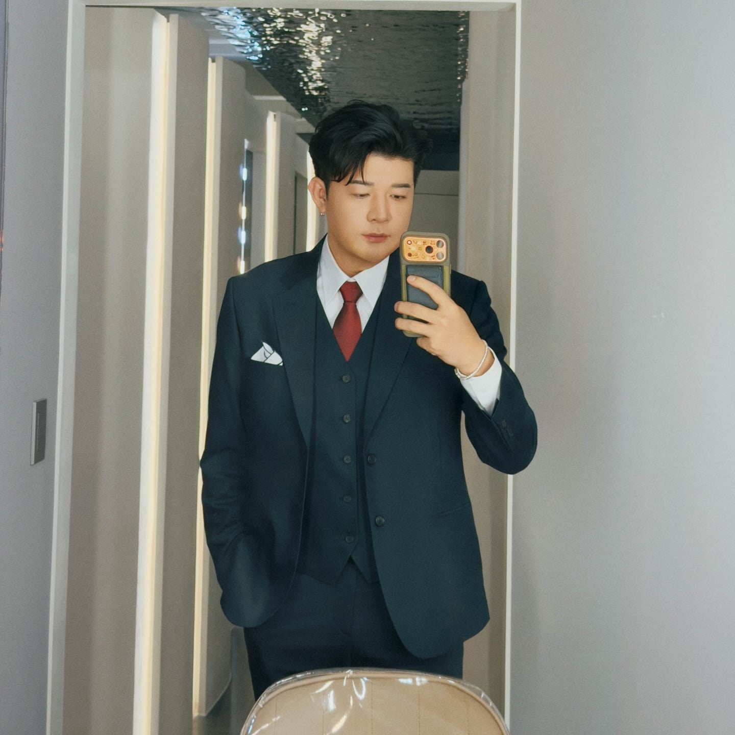 「灶咖男團」Super Junior 回歸！從 2005 年青澀少年到現在「老少年」，粉絲淚喊：寶藍海永遠閃耀！