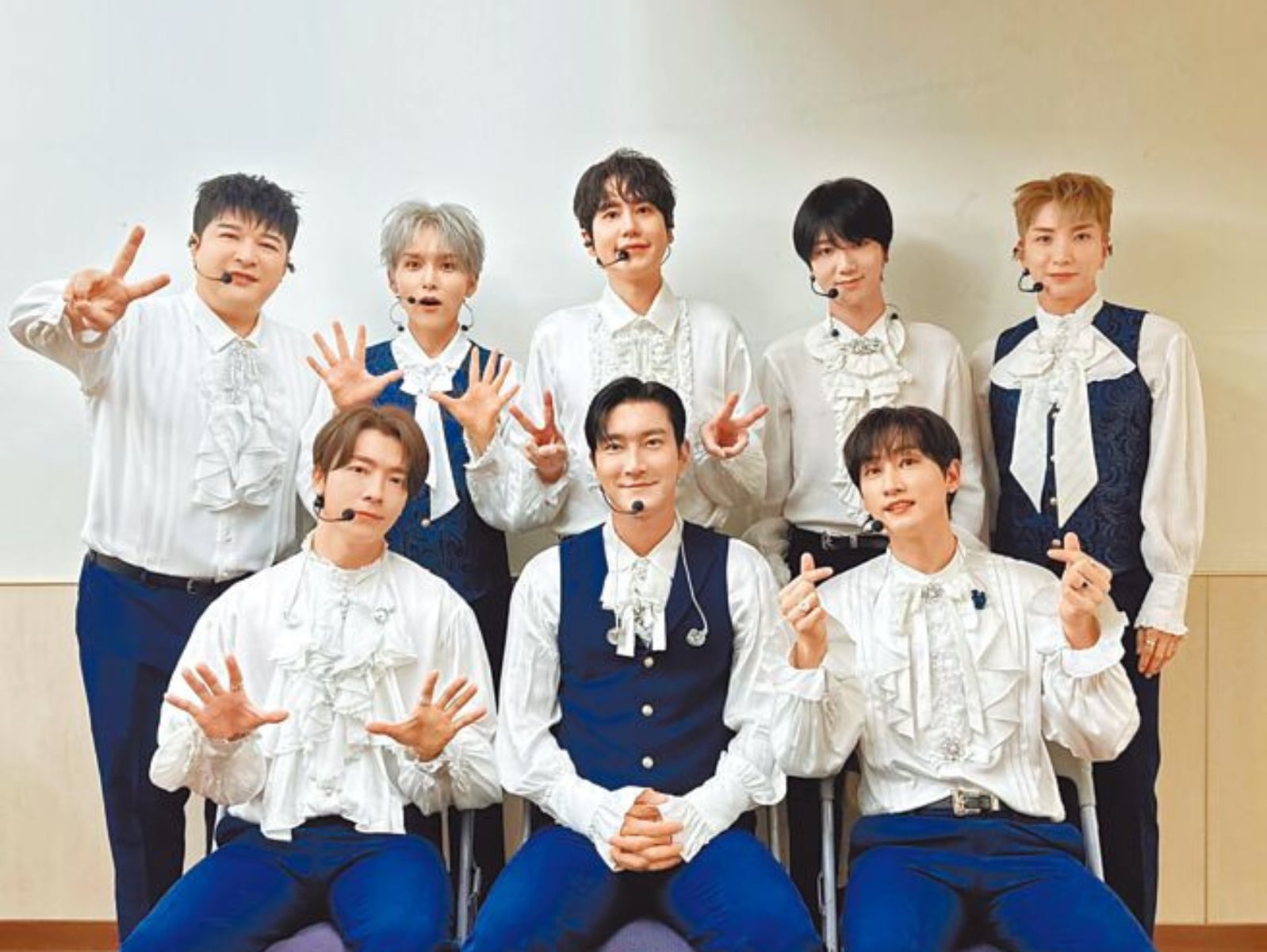 「灶咖男團」Super Junior 回歸！從 2005 年青澀少年到現在「老少年」，粉絲淚喊：寶藍海永遠閃耀！