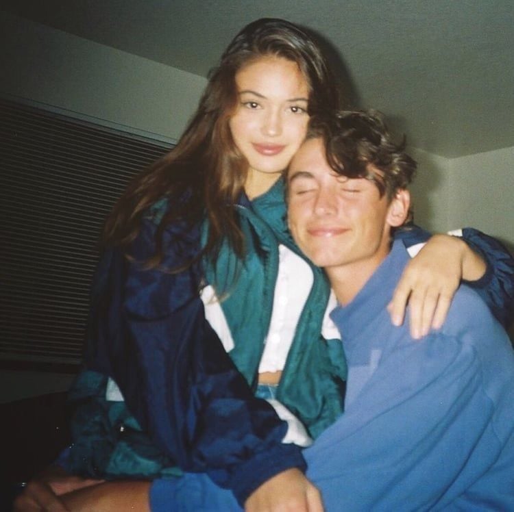 擁抱 20 秒就能釋放快樂荷爾蒙？科學證實「抱抱 6 分鐘」能趕走憂鬱、增強免疫力⋯連抱狗狗都有效！