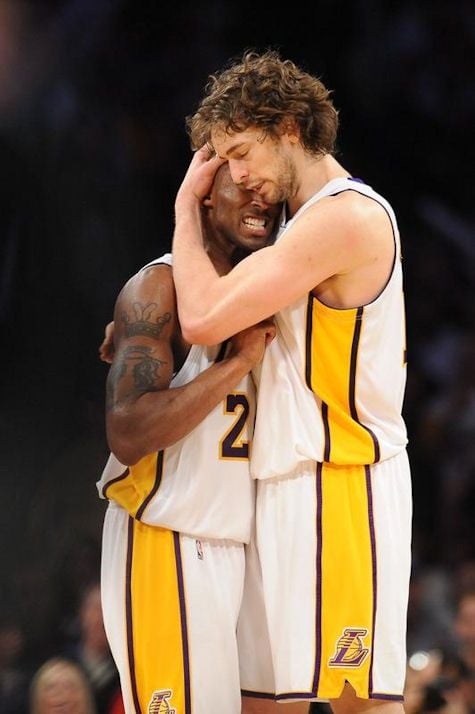 擁抱 20 秒就能釋放快樂荷爾蒙？科學證實「抱抱 6 分鐘」能趕走憂鬱、增強免疫力⋯連抱狗狗都有效！