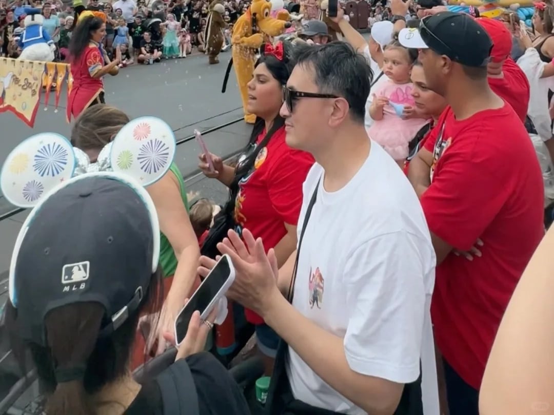 老高與小茉婚變傳聞近況曝光！美國迪士尼被目擊同框，粉絲怒喊：「人家好著呢！」
