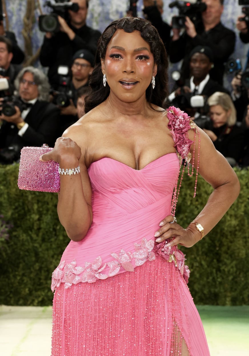 2026 Met Gala 安琪拉貝瑟 Angela Bassett 玫瑰粉禮服驚豔全場！靈感竟來自百年黑人畫作！
