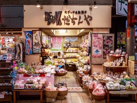 日本伴手禮地雷名單曝光！羊羹、仙貝、東京芭娜娜⋯全上榜！
