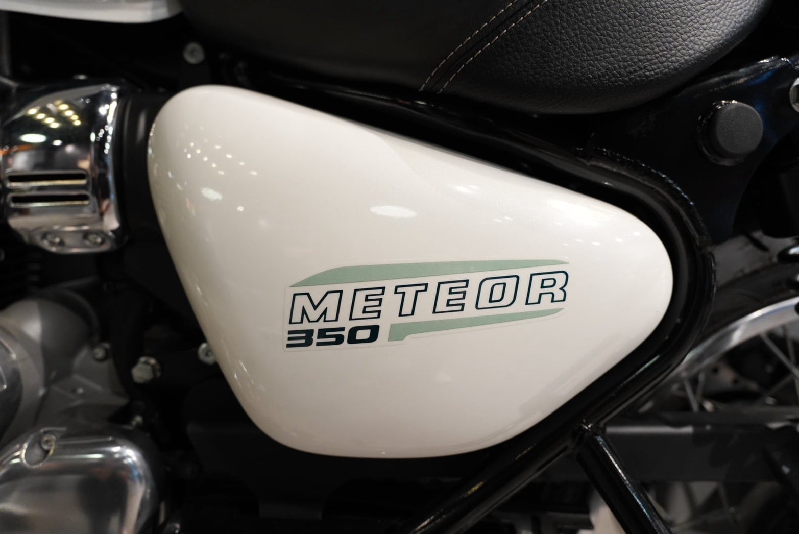 Royal Enfield 台北旗艦店正式開幕！婁峻碩驚喜現身、Meteor 350 極光綠首度亮相！