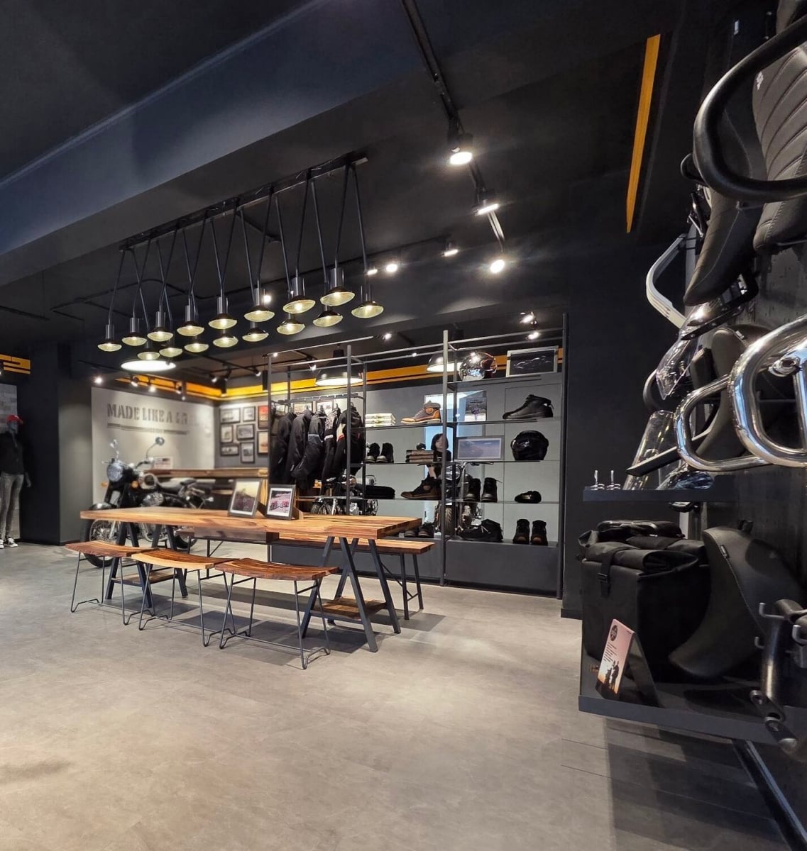 Royal Enfield 台北旗艦店正式開幕！婁峻碩驚喜現身、Meteor 350 極光綠首度亮相！