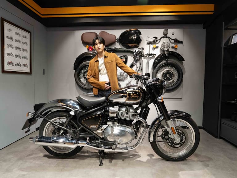 百年重機品牌 Royal Enfield 台北開旗艦店！Meteor 350「極光綠」首亮相，婁峻碩親臨見證騎士新聖地！