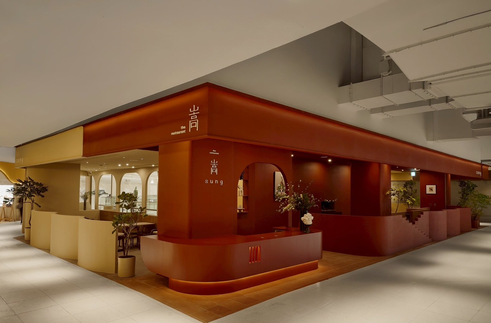 尊鴻集團旗下「嵩 sung」進駐台中漢神百貨首店！珊瑚紅沉浸式餐酒場域狂讚，限定新菜必吃⋯