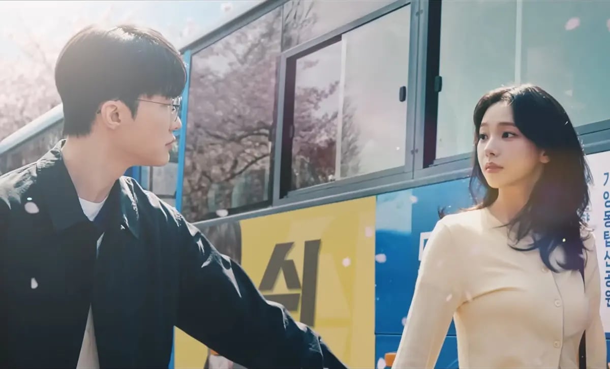 Faker、Karina 廣告竟掀雙方粉絲論戰！K-POP 粉出征「這個戴眼鏡的哥布林是誰？」