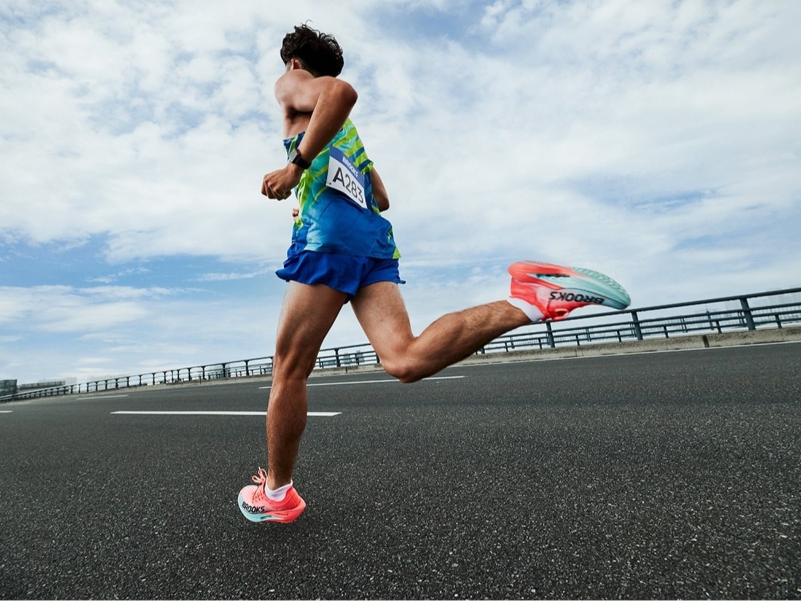 2026長榮馬拉松10/25開跑！2萬4000名額今開搶，跑1公里送100哩還能抽機票