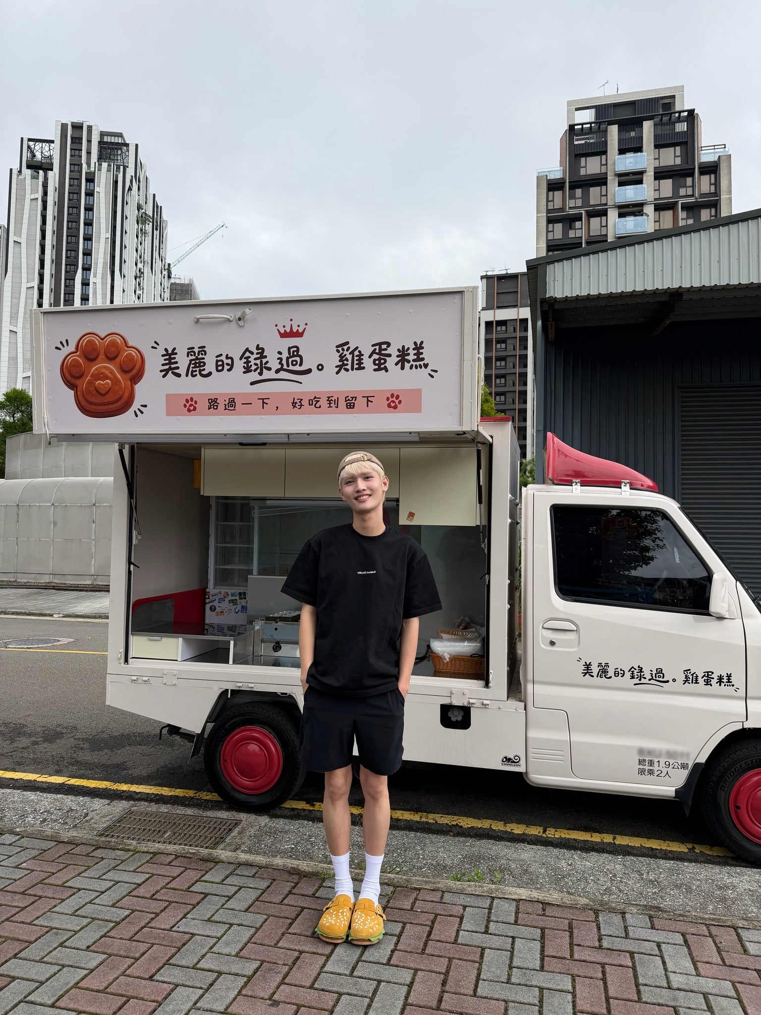 鍾明軒巡迴全台賣雞蛋糕！被問沒商案秒回：「可以結束訪問了！」