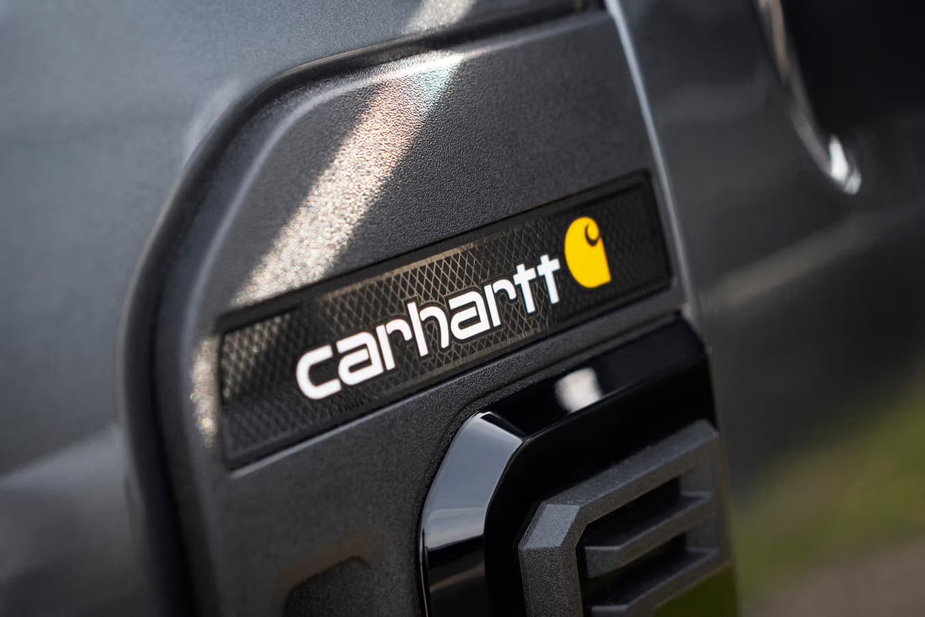 工裝界傳奇聯手造車!Ford 與 Carhartt 推 130 年工人精神皮卡⋯工裝迷、卡車愛好者準備好!