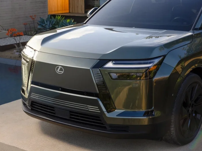 Lexus TZ 全球首發！6座純電旗艦SUV 620km續航、408匹馬力⋯2026年冬季日本率先上市