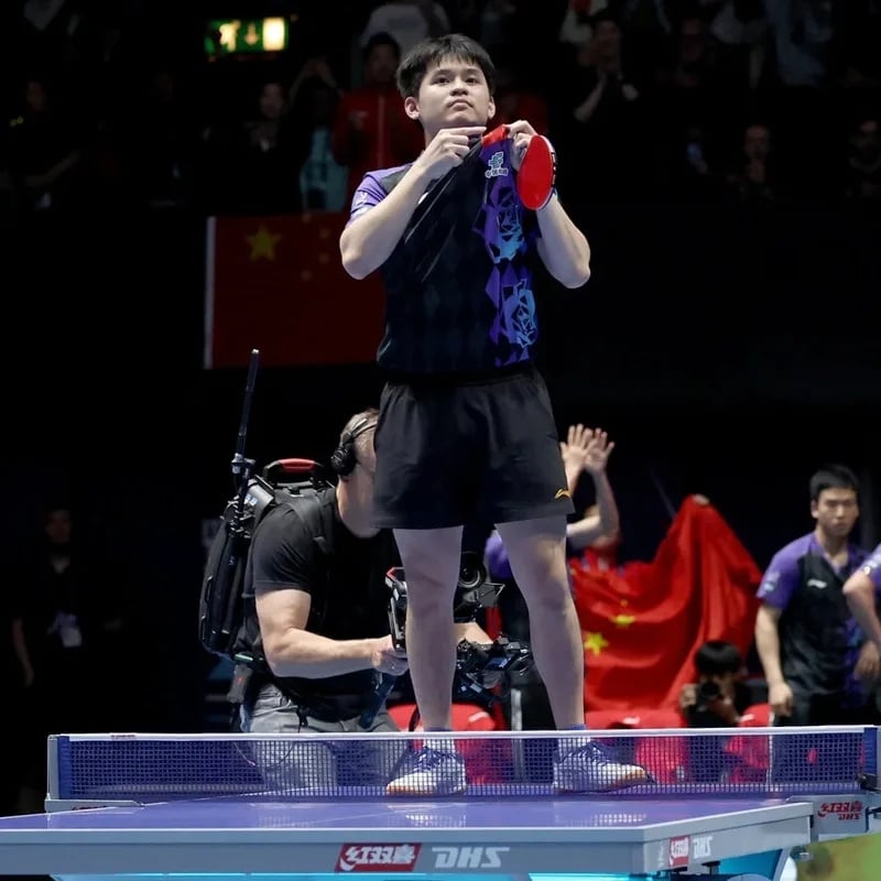 桌球世團賽／中國選手林詩棟跳上球桌慶祝勝利！日網怒批「向全世界證明自己有多蠢！」