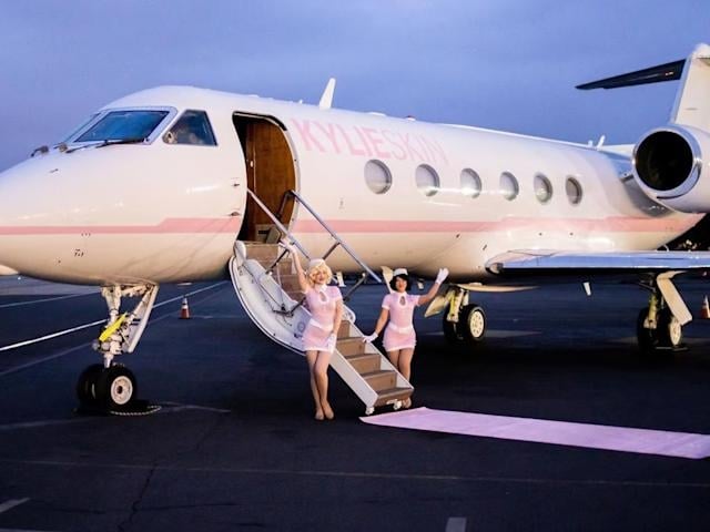 凱莉珍娜搭私人飛機快閃約會「甜茶」提摩西夏勒梅！引網怒轟：「與現實脫節！」