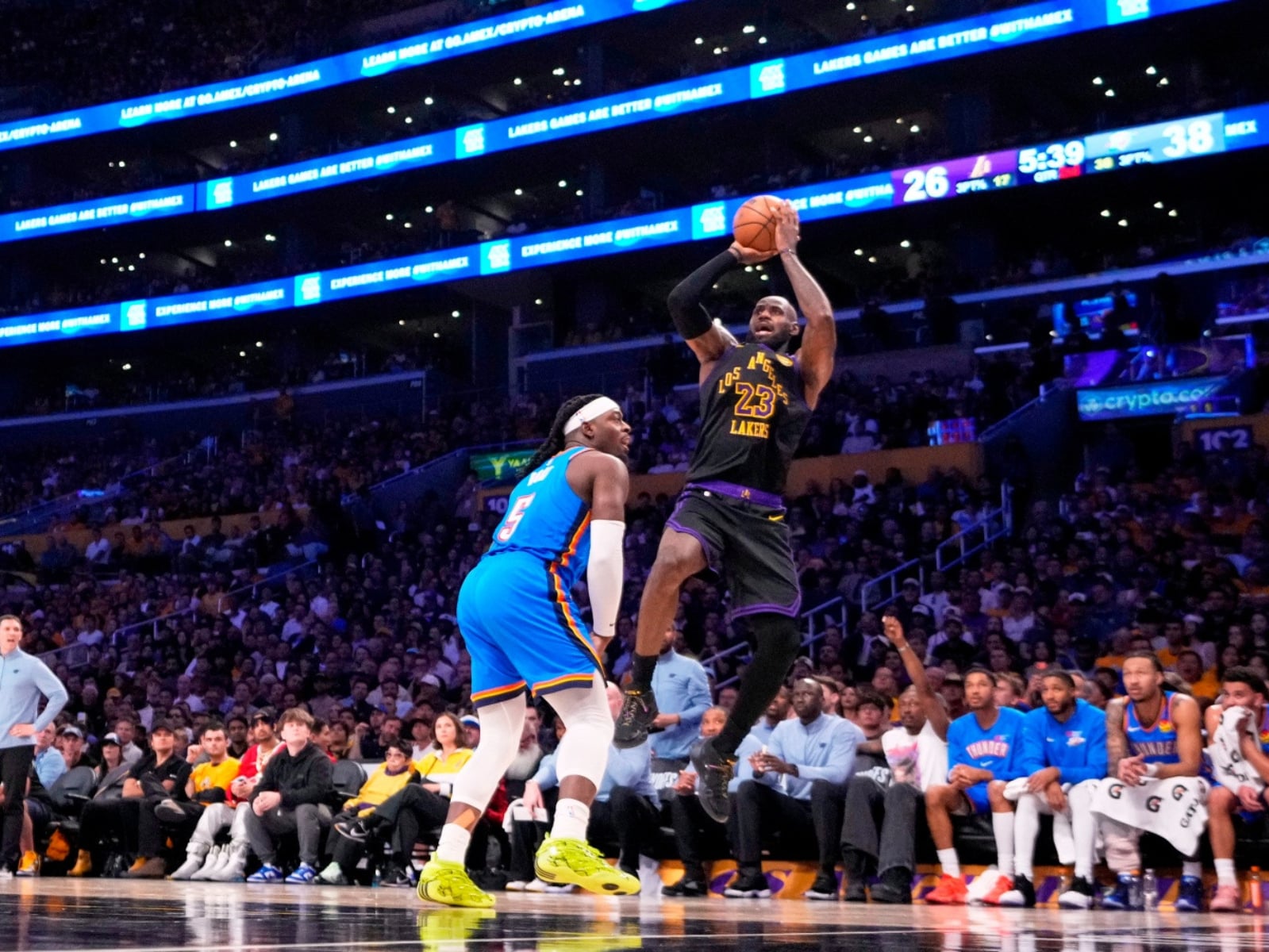 NBA／湖人 G4 主場 5 分差不敵雷霆遭橫掃出局！SGA 狂轟 35 分、詹皇 24 分仍難以挽救！