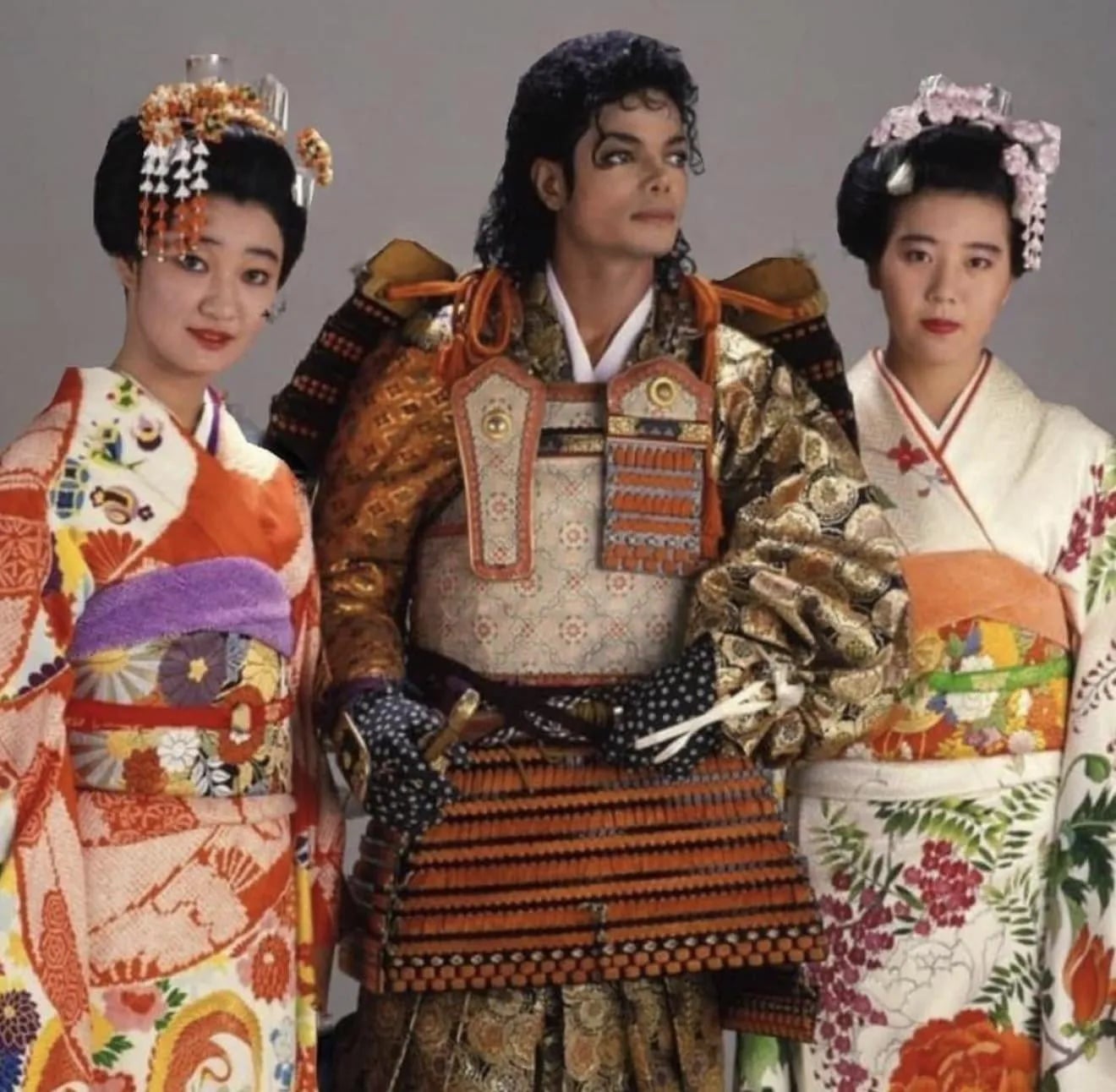 麥可傑克森 Michael Jackson 穿著日本武士鎧甲服照片引熱議！網友：「永遠的傳奇巨星！」