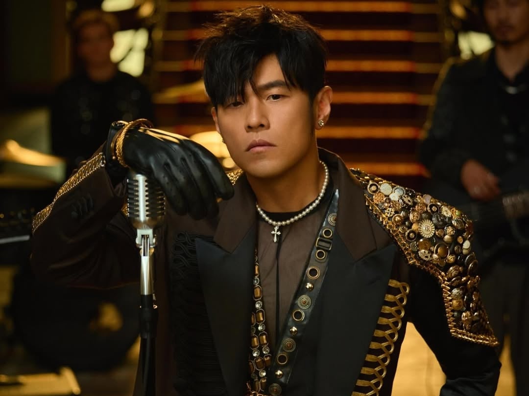 周杰倫 IG 玩諧音梗！拍「蟻后」配周興哲歌曲引網笑翻：「好廢好喜歡！」