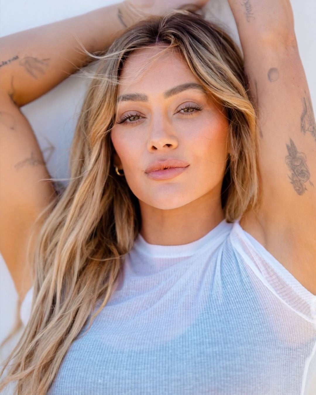 希拉蕊朵芙 Hilary Duff 身高 157 健康體態登雜誌封面！生四娃狀態絕佳引網讚：「太不科學！」