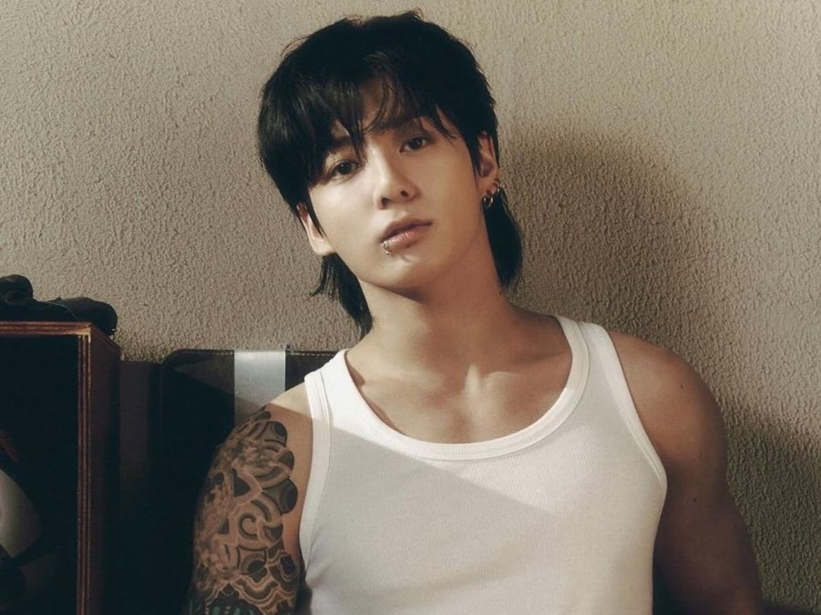 BTS 田柾國 Jung Kook 遭中國駭客盯上！84 億韓元 HYBE 股票險遭轉走，主嫌落網曝光！